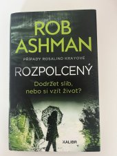 kniha Rozpolcený Případy Rosalind Krayové, Kalibr 2023