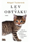 Lev v obýváku